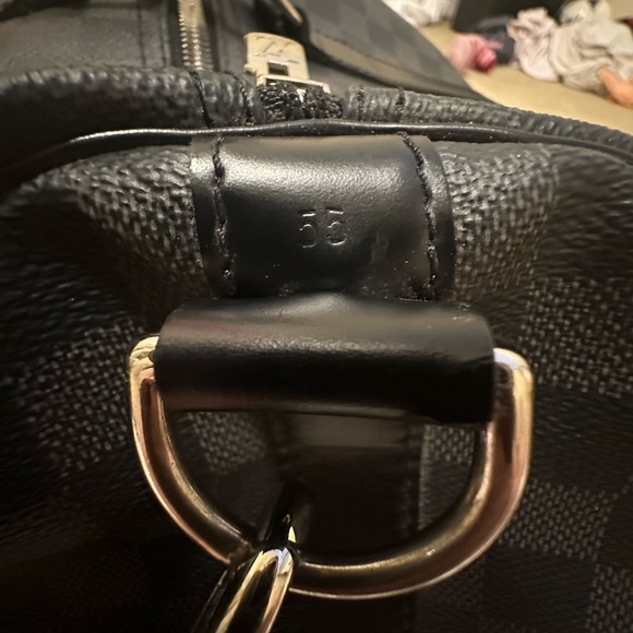 The famous Louis Vuitton Keepall Bandoulière 55 in Damier Graphite coated canvas - Picture 4 of 7